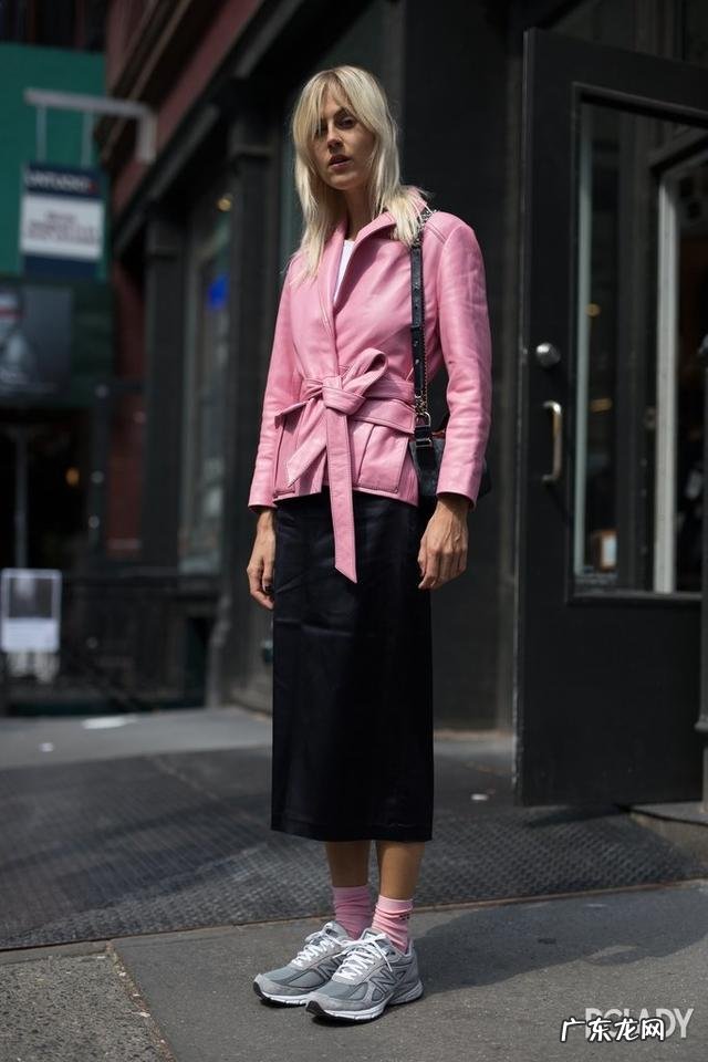 最近流行起了老爹鞋,到底什么叫老爹鞋,怎么搭配更潮流?