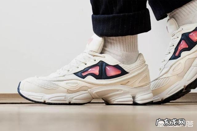 最近流行起了老爹鞋，到底什么叫老爹鞋，怎么搭配更潮流？