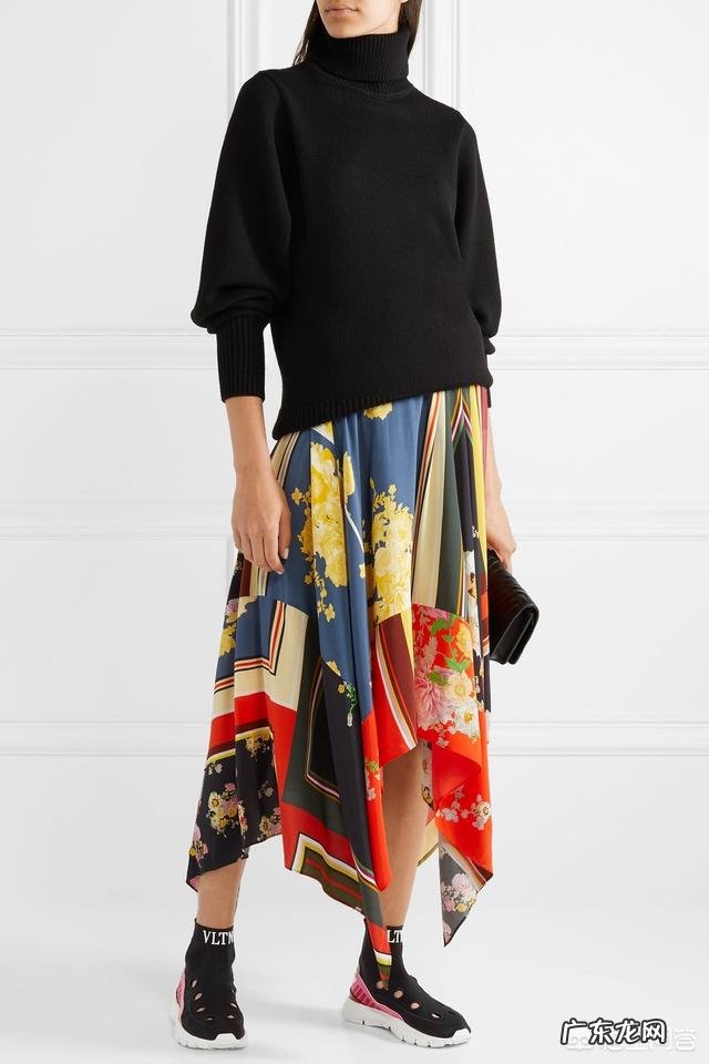 最近流行起了老爹鞋,到底什么叫老爹鞋,怎么搭配更潮流?