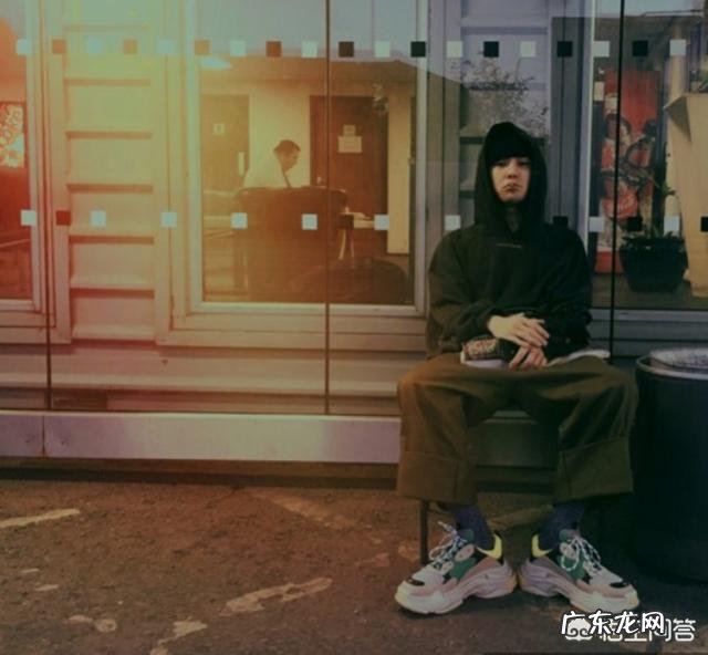 最近流行起了老爹鞋，到底什么叫老爹鞋，怎么搭配更潮流？