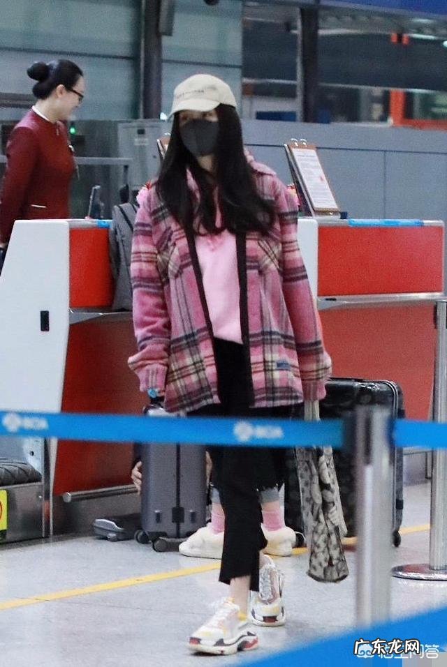 最近流行起了老爹鞋，到底什么叫老爹鞋，怎么搭配更潮流？