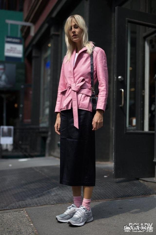 最近流行起了老爹鞋，到底什么叫老爹鞋，怎么搭配更潮流？