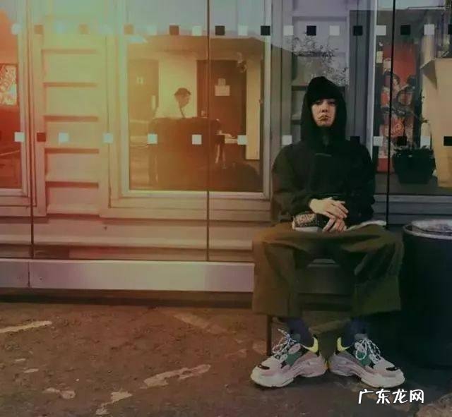 最近流行起了老爹鞋，到底什么叫老爹鞋，怎么搭配更潮流？