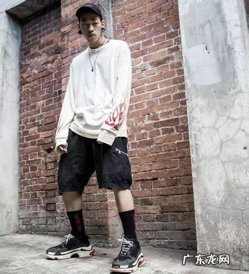 最近流行起了老爹鞋，到底什么叫老爹鞋，怎么搭配更潮流？