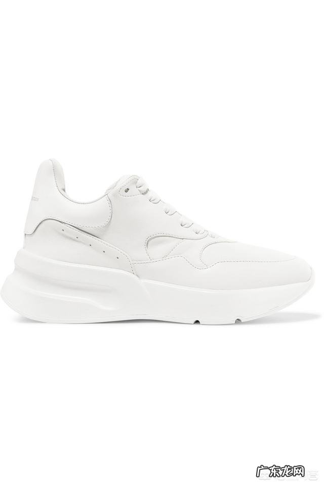 最近流行起了老爹鞋,到底什么叫老爹鞋,怎么搭配更潮流?