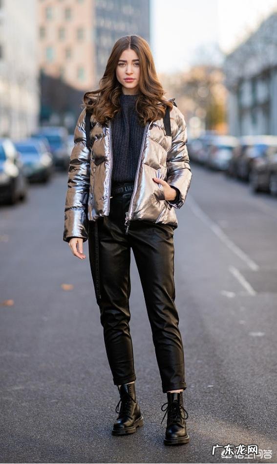 马丁靴是黑色好看,还是沙色好看?怎么搭配衣服?