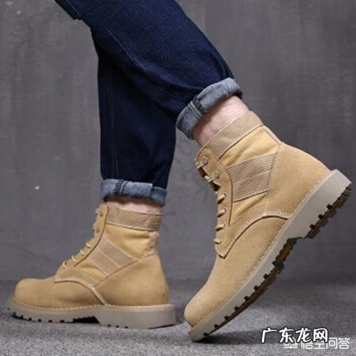 马丁靴是黑色好看，还是沙色好看？怎么搭配衣服？