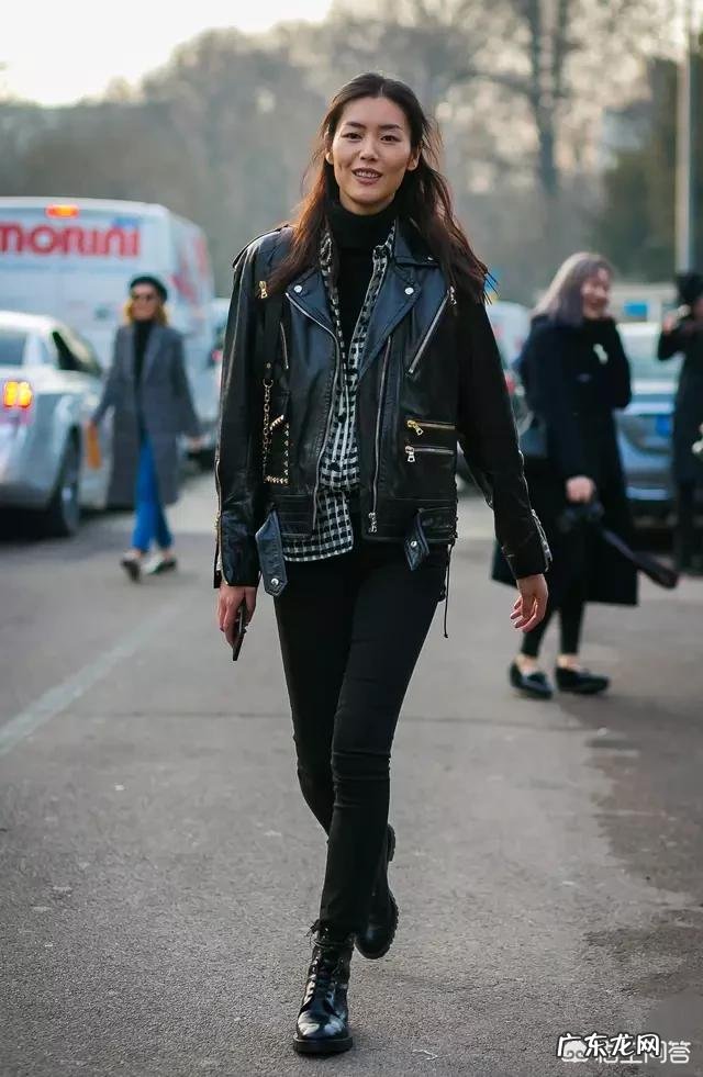 马丁靴是黑色好看,还是沙色好看?怎么搭配衣服?