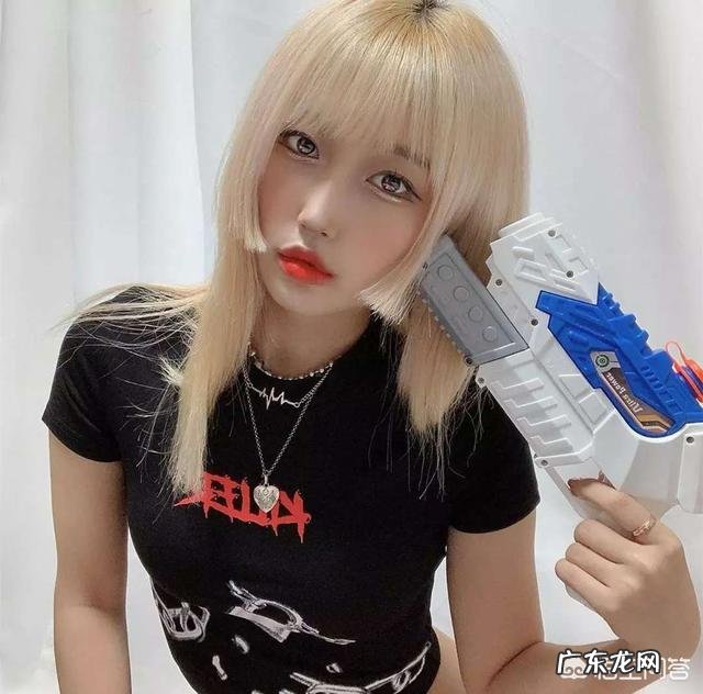 喜欢公主切这款发型,长脸型的女生适合吗?日常打理需要注意那些细节?