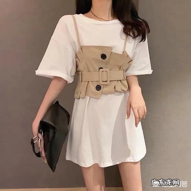 小白T恤已经烂大街,白T怎么搭才能穿出新鲜感?