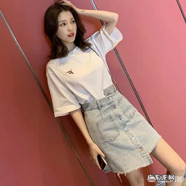 小白T恤已经烂大街,白T怎么搭才能穿出新鲜感?