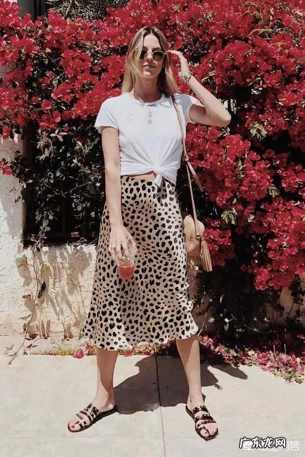 小白T恤已经烂大街,白T怎么搭才能穿出新鲜感?