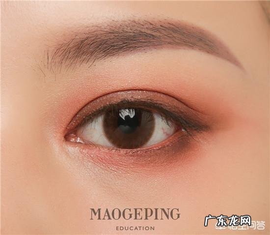 酒红色眼影如何画?