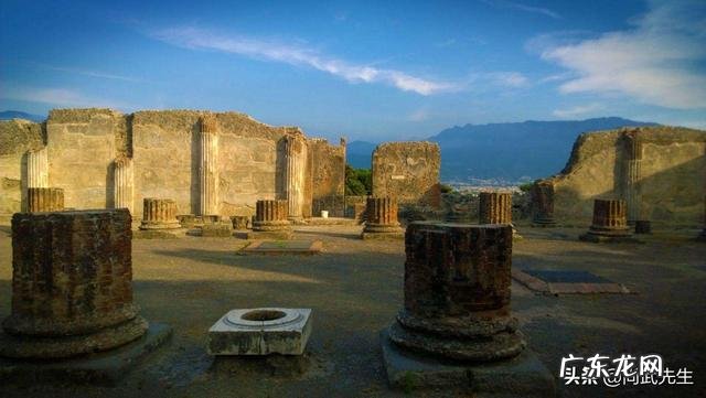 庞贝古城的人是怎么被冻上的?