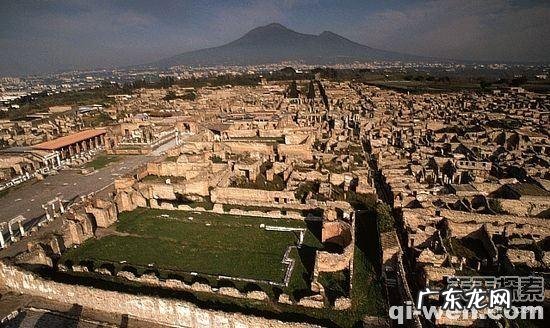 庞贝古城的人是怎么被冻上的？