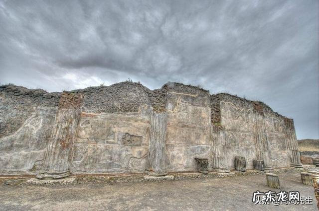 庞贝古城的人是怎么被冻上的?