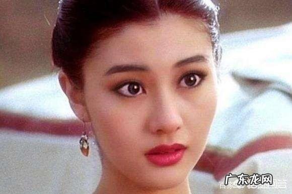 有人说李嘉欣不适合刘海,大波浪才是女神的风范,那么有哪些脸型和气质不适合刘海呢?