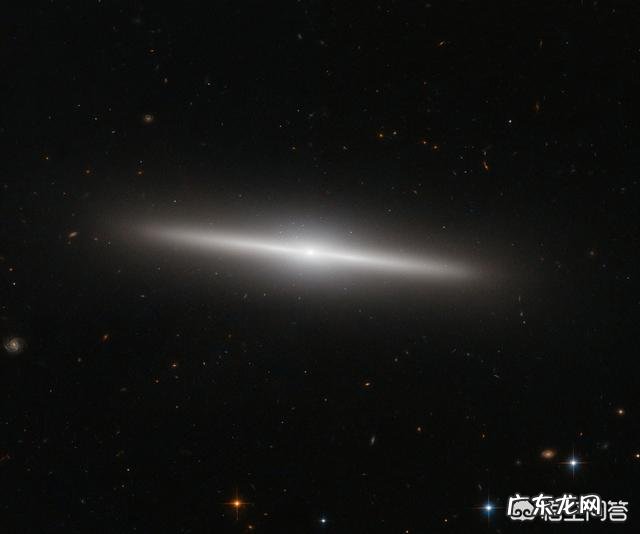 你觉得可以通过黑洞到另一个宇宙吗?为什么?