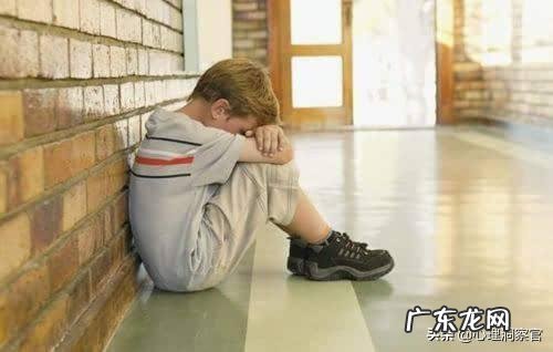 最近越来越自卑了怎么办?觉得自己一无是处,特别是做人方面,傻傻的?