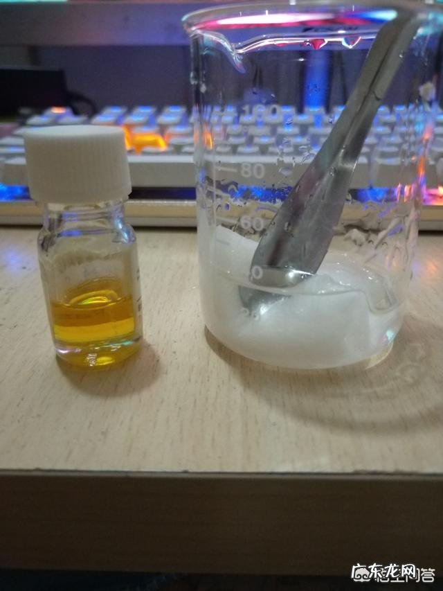 香薰精油和精油的区别是什么?香薰精油适合直接用在皮肤上吗?