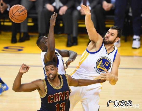 保罗05年第四顺位进入NBA,当年排在他前面的是谁?生涯薪金比保罗多吗?