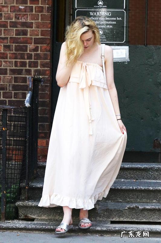 裸色长裙怎么穿才不臃肿?