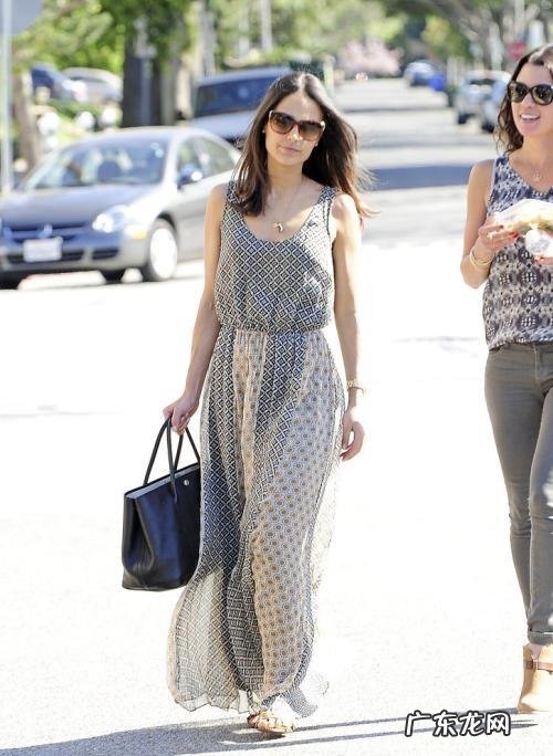 裸色长裙怎么穿才不臃肿?