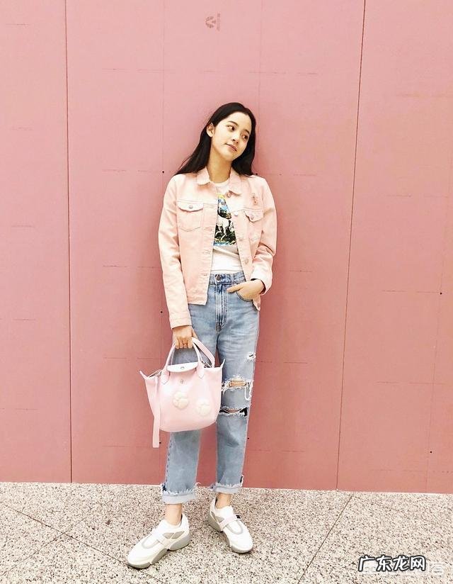 如何将千篇一律的牛仔衣穿出自己的个性?