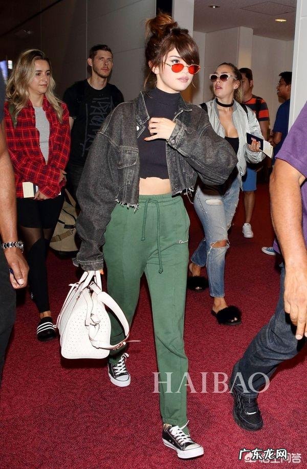 如何将千篇一律的牛仔衣穿出自己的个性?