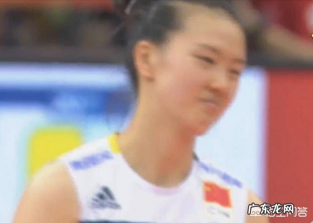 女排世锦,张常宁扣球得分之后与队友庆赛祝,露出呆萌的表情,你怎么看?