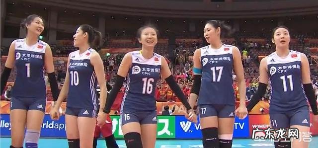 女排世锦,张常宁扣球得分之后与队友庆赛祝,露出呆萌的表情,你怎么看?