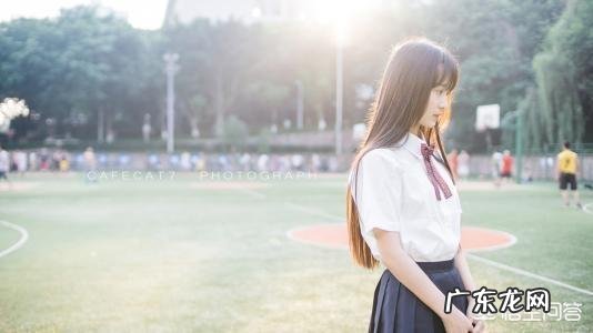 哪些句子不言情而情自深?