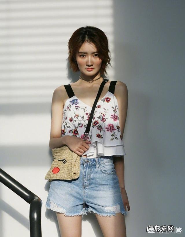 夏天应该如何选择短裤,如何搭配才能更显腿长?