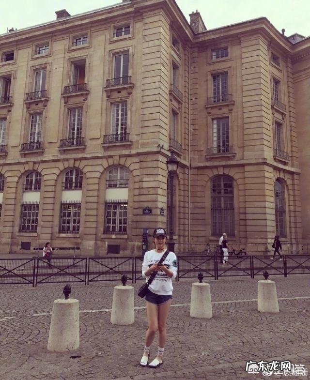 夏天应该如何选择短裤,如何搭配才能更显腿长?