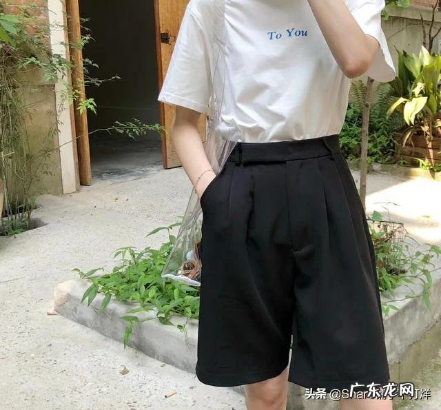 夏天应该如何选择短裤,如何搭配才能更显腿长?