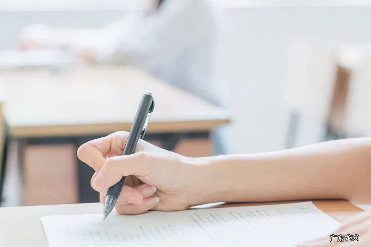 名人故事摘抄50字 名人读书的故事50字以上