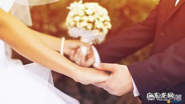 二十来岁的女生一般会找颜值低的有钱老男人还是找帅哥谈恋爱?