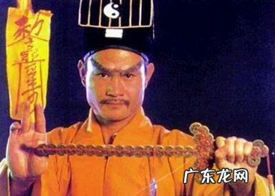 当整个城市被丧尸包围,在巨大的恐惧中,你选择变成丧尸还是逃亡?