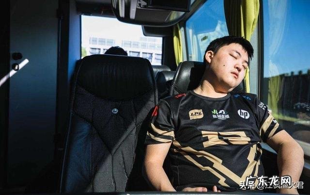 LOL百万粉主播透露“RNG内幕”:Uzi恐将休赛一整年,原因太委屈,是否会无缘S10?