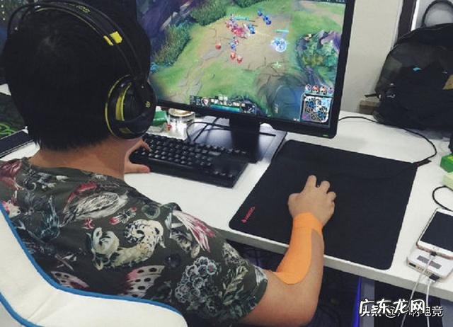 LOL百万粉主播透露“RNG内幕”:Uzi恐将休赛一整年,原因太委屈,是否会无缘S10?