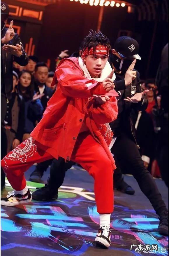 秋天衣服怎么叠穿搭配更时髦？