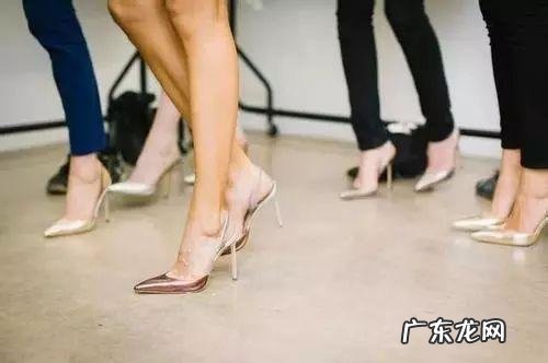 为啥会腰疼女生 腰疼女人是什么原因引起的中间