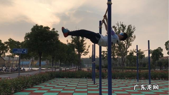 单手俯卧撑做多少个算厉害?