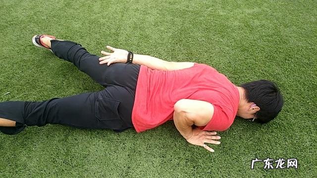 单手俯卧撑做多少个算厉害?