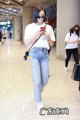 天蓝色裤子怎样搭配上衣?