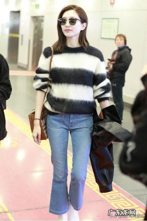 天蓝色裤子怎样搭配上衣?