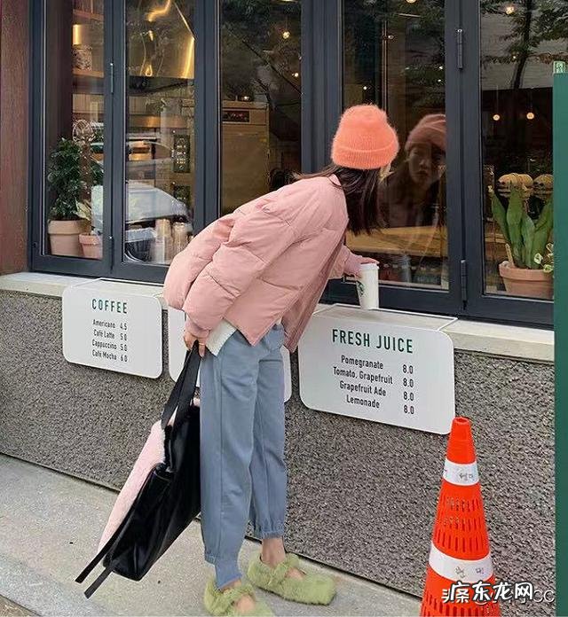 天蓝色裤子怎样搭配上衣?