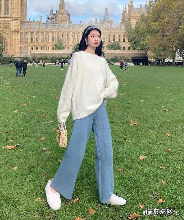 天蓝色裤子怎样搭配上衣?