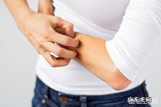 一到秋冬季节身体瘙痒是怎么回事?该怎么治疗?