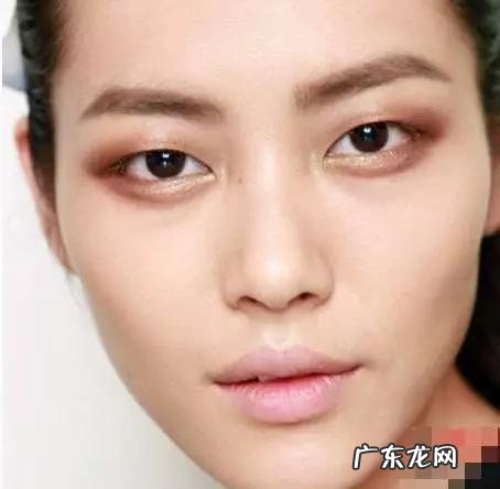 单眼皮如何画出撩汉眼妆？